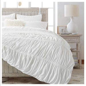 Pottery Barn Pucker Up Comforter and Euro Sham